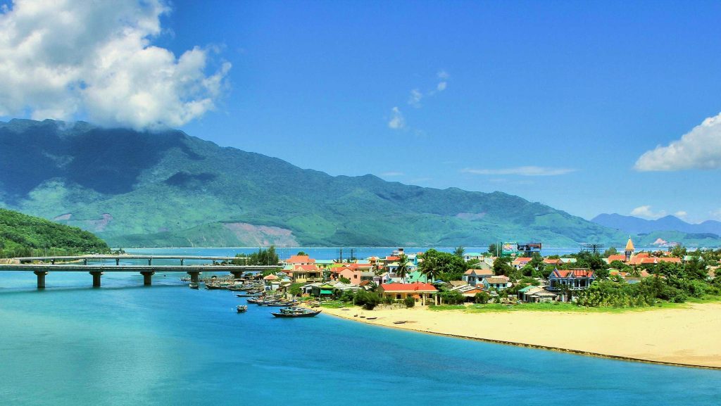 Thừa Thiên Huế hình thành tuyến đường ven biển kéo dài tới Lăng Cô
